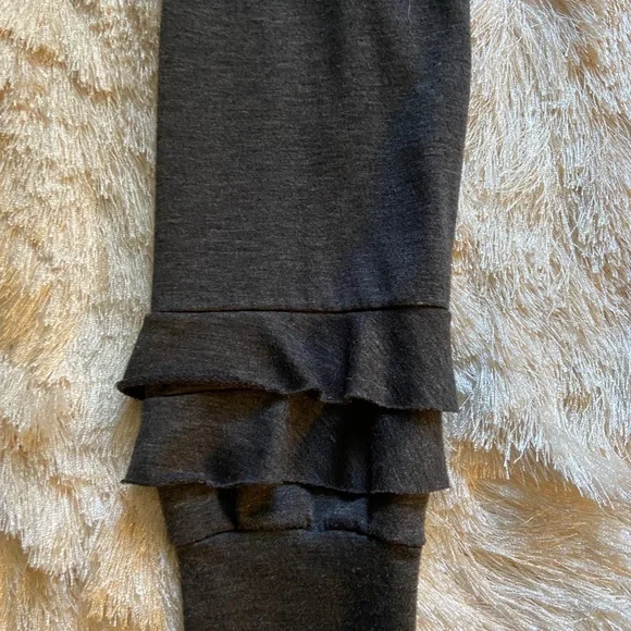 Drew Ruffle Sleeve Charcoal Gray Sweater size Large - Picture 5 of 9